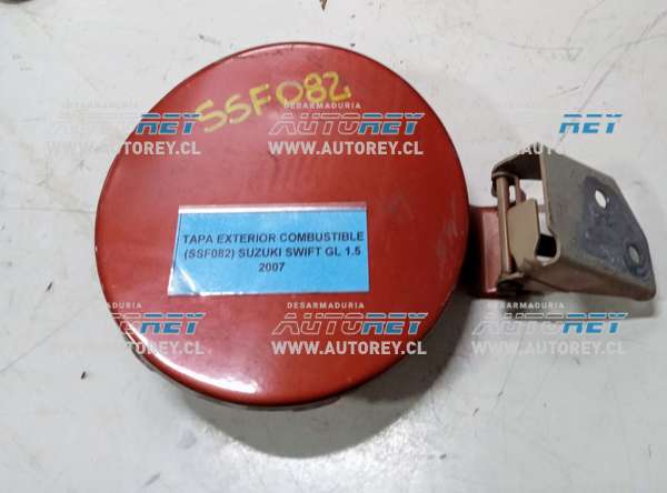 Tapa Exterior Combustible (SSF082) Suzuki Swift GL 1.5 2007