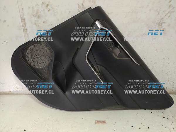 Tapiz Puerta Trasera Derecha (TRA100) Toyota Rav 4 2021 $30.000 + IVA (Parcela)