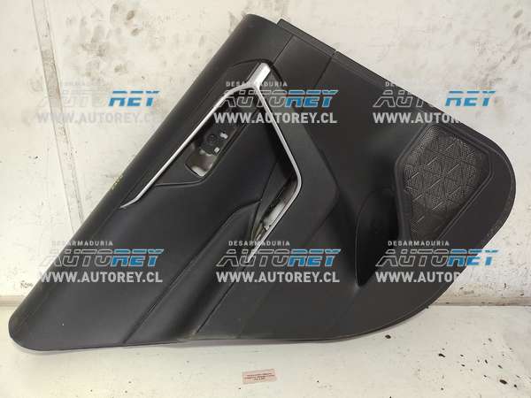 Tapiz Puerta Trasera Izquierda (TRA098) Toyota Rav 4 2021 $30.000 + IVA (Parcela)