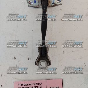 Trinquete Puerta Trasera Derecha (MLA002) Mitsubishi L200 2015 $20.000 + IVA